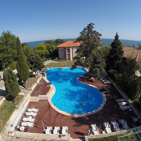 Bisser Hotel - Free Parking - Free Pool Access Balchik Bagian luar foto