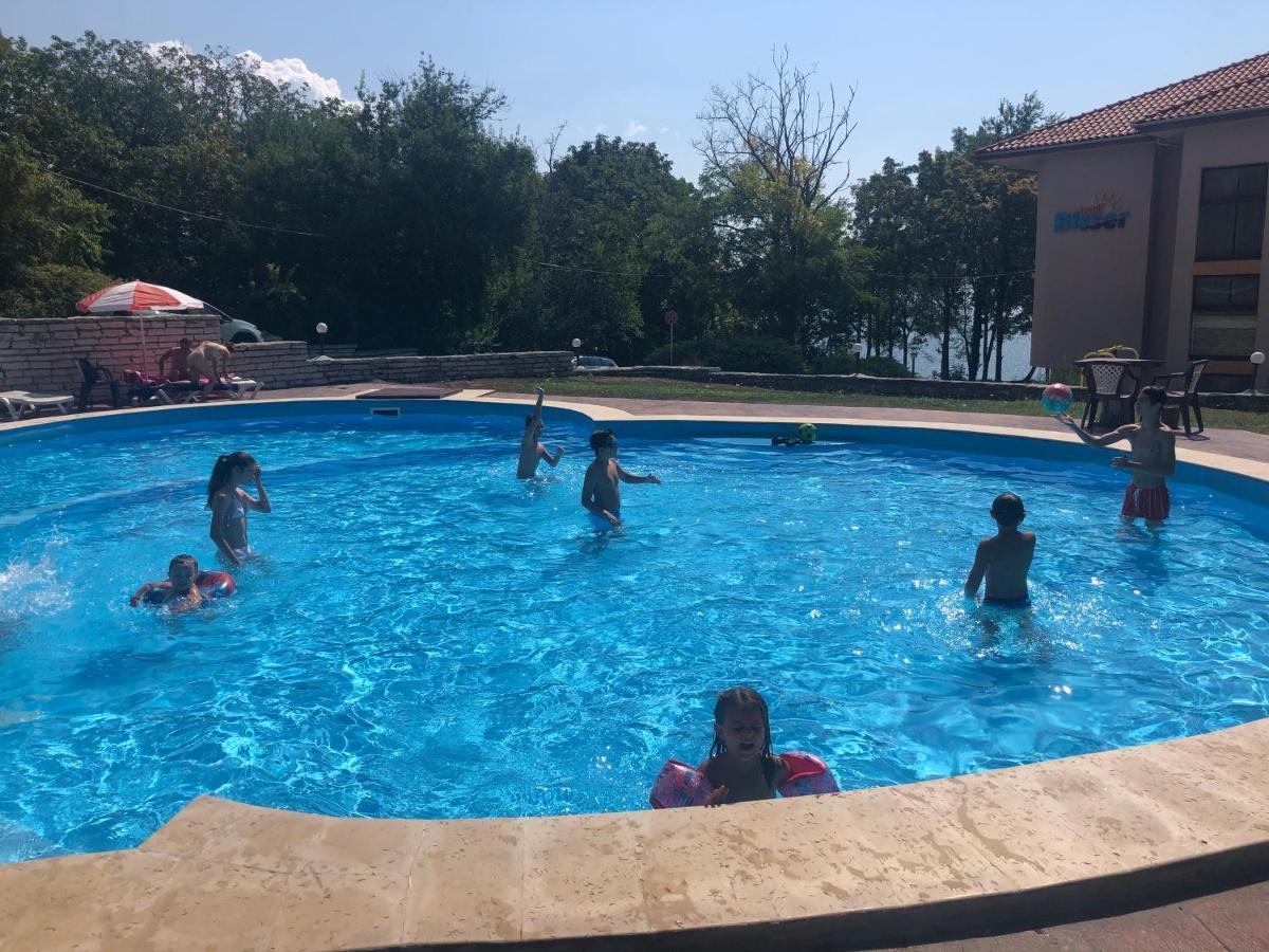 Bisser Hotel - Free Parking - Free Pool Access Balchik Bagian luar foto
