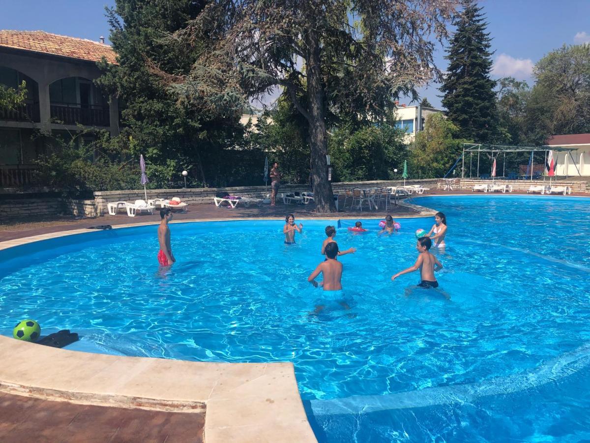 Bisser Hotel - Free Parking - Free Pool Access Balchik Bagian luar foto
