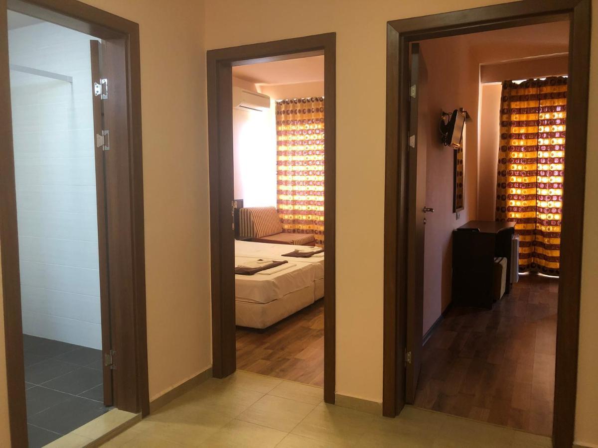 Bisser Hotel - Free Parking - Free Pool Access Balchik Bagian luar foto