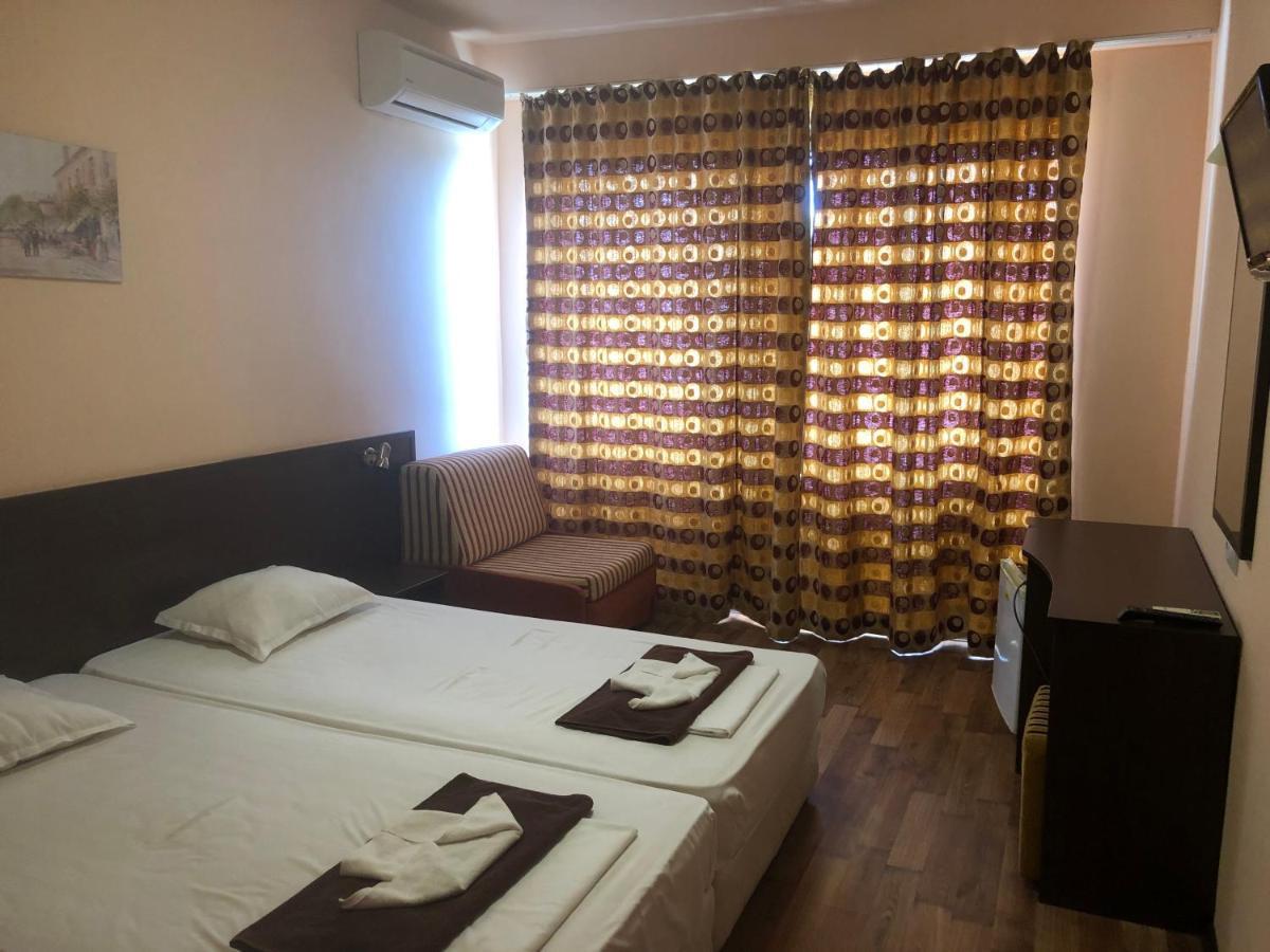 Bisser Hotel - Free Parking - Free Pool Access Balchik Bagian luar foto