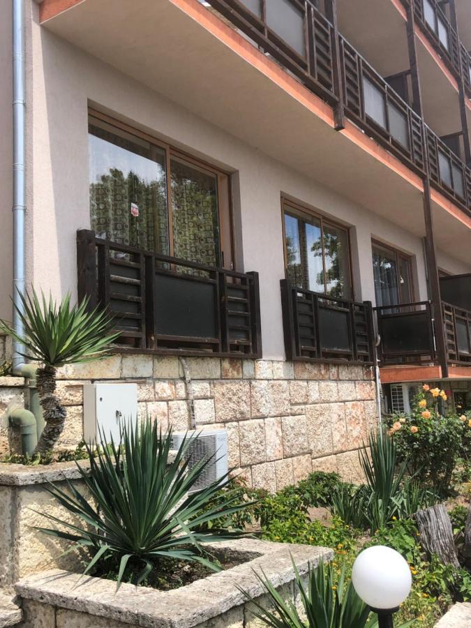 Bisser Hotel - Free Parking - Free Pool Access Balchik Bagian luar foto