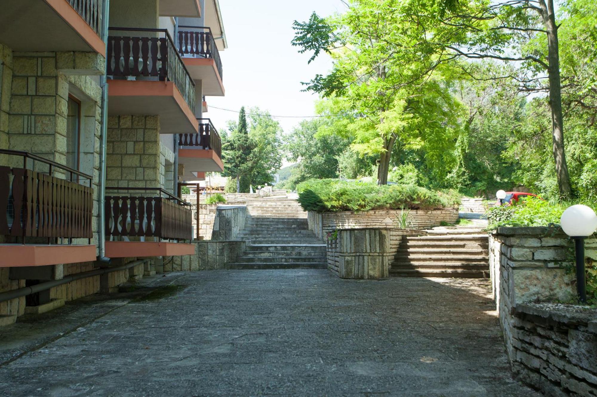 Bisser Hotel - Free Parking - Free Pool Access Balchik Bagian luar foto