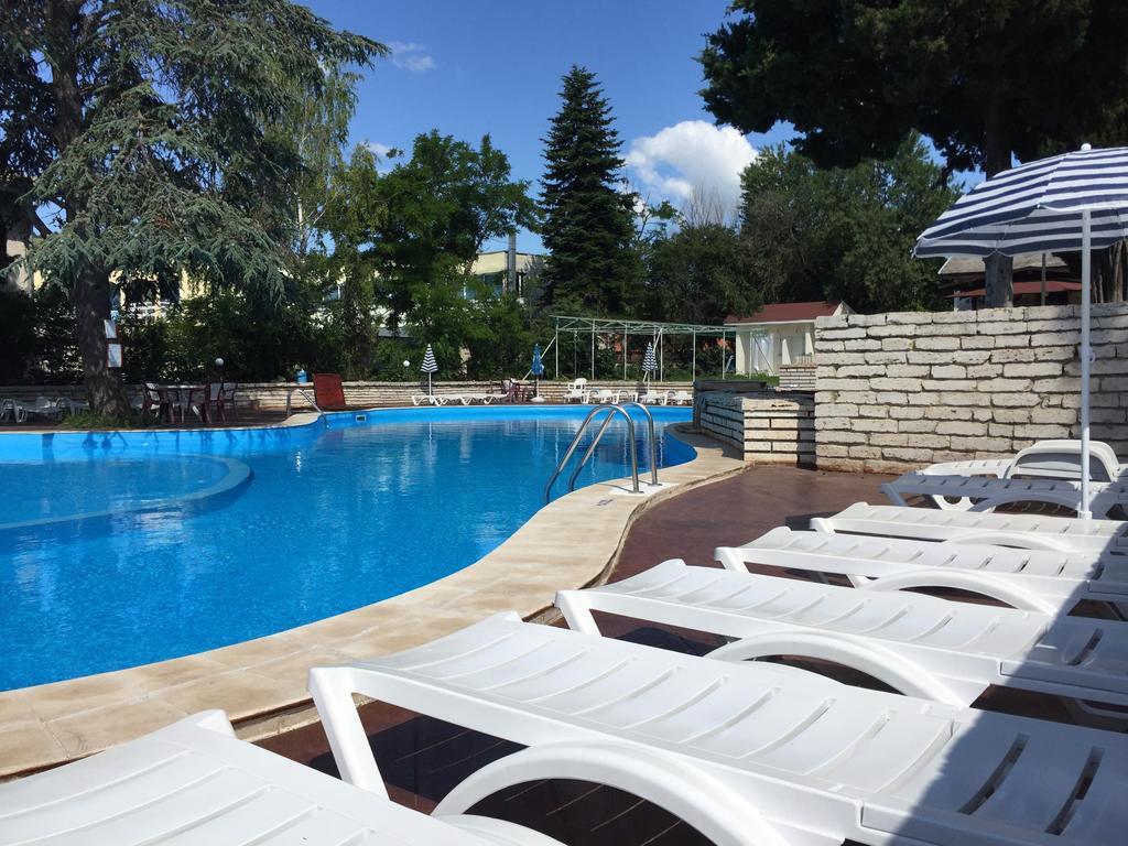 Bisser Hotel - Free Parking - Free Pool Access Balchik Bagian luar foto