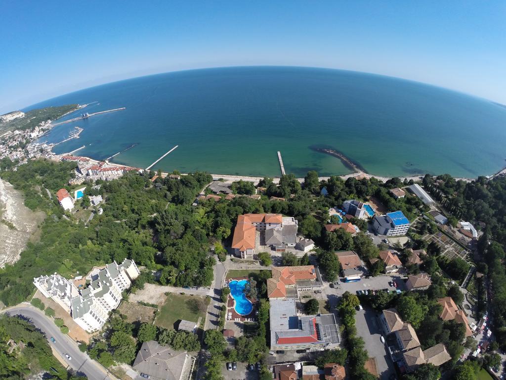 Bisser Hotel - Free Parking - Free Pool Access Balchik Bagian luar foto