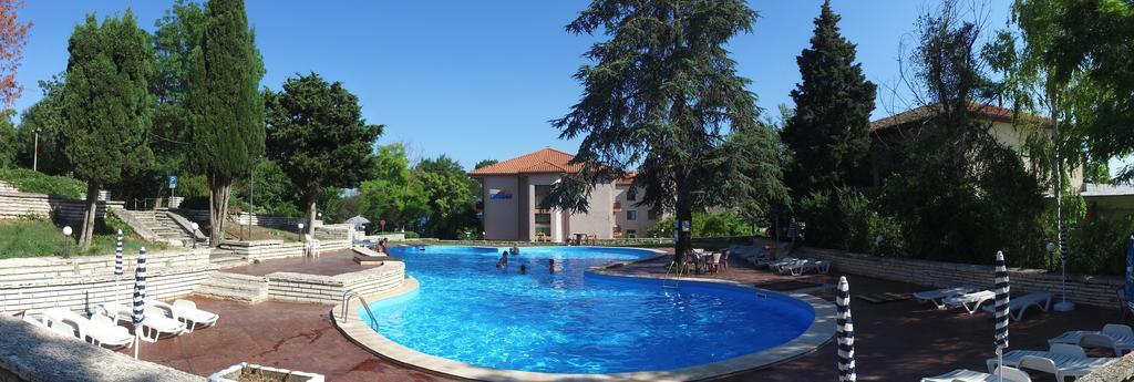 Bisser Hotel - Free Parking - Free Pool Access Balchik Bagian luar foto