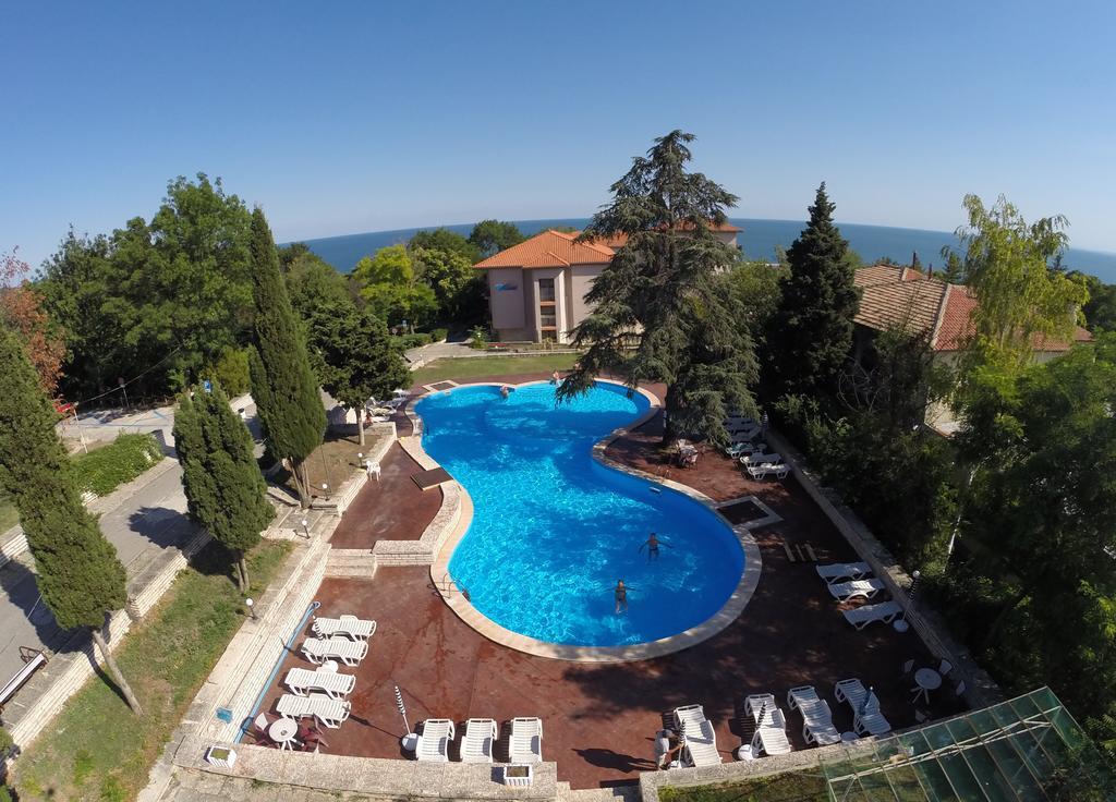 Bisser Hotel - Free Parking - Free Pool Access Balchik Bagian luar foto