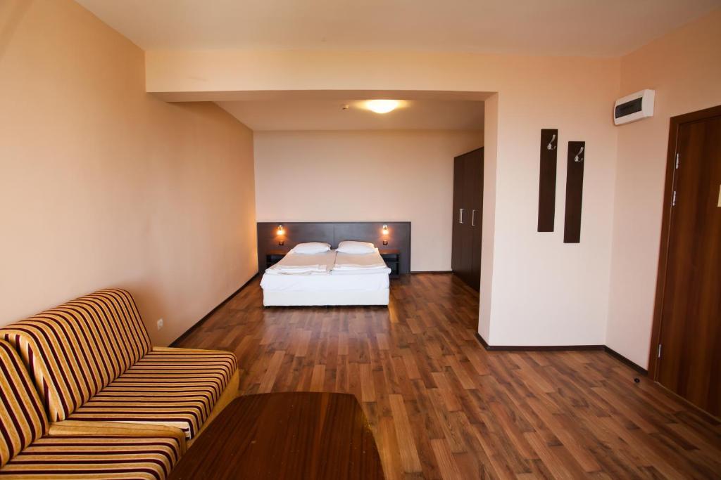 Bisser Hotel - Free Parking - Free Pool Access Balchik Ruang foto