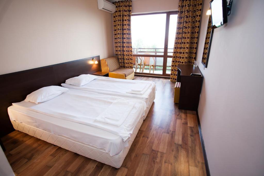 Bisser Hotel - Free Parking - Free Pool Access Balchik Ruang foto