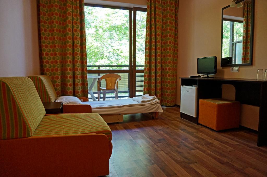 Bisser Hotel - Free Parking - Free Pool Access Balchik Bagian luar foto