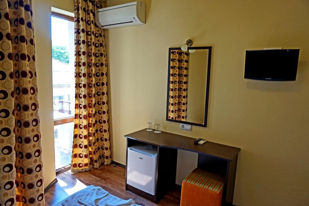 Bisser Hotel - Free Parking - Free Pool Access Balchik Bagian luar foto