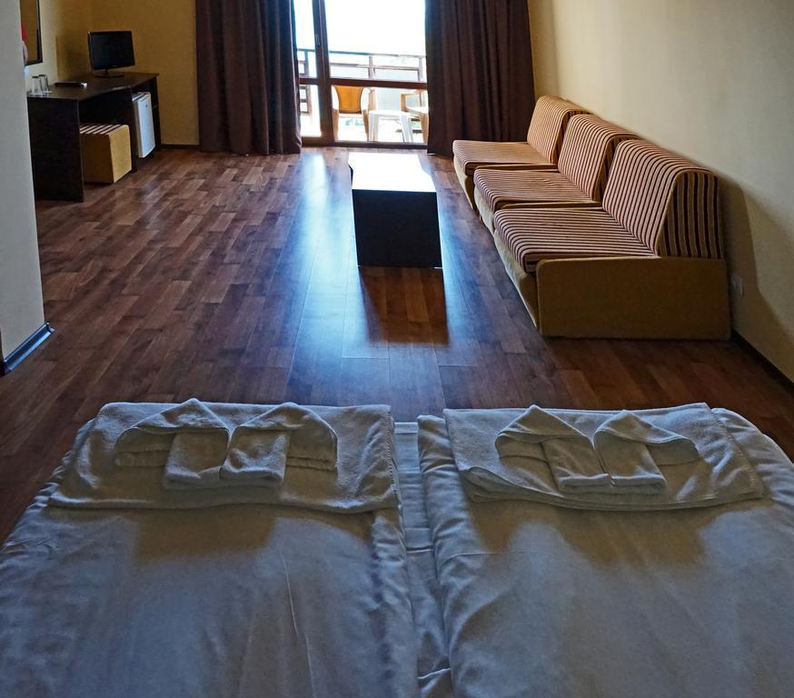 Bisser Hotel - Free Parking - Free Pool Access Balchik Bagian luar foto