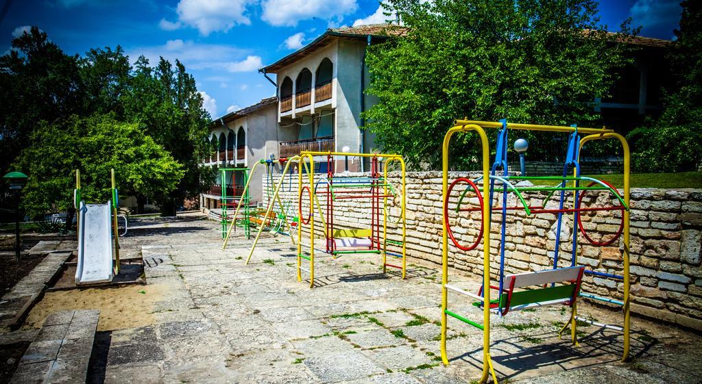 Bisser Hotel - Free Parking - Free Pool Access Balchik Bagian luar foto