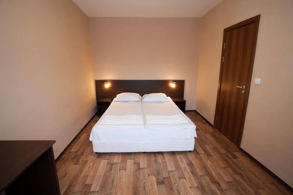 Bisser Hotel - Free Parking - Free Pool Access Balchik Bagian luar foto