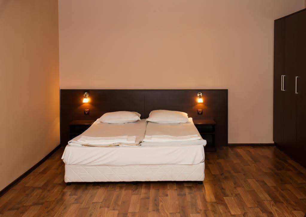 Bisser Hotel - Free Parking - Free Pool Access Balchik Bagian luar foto
