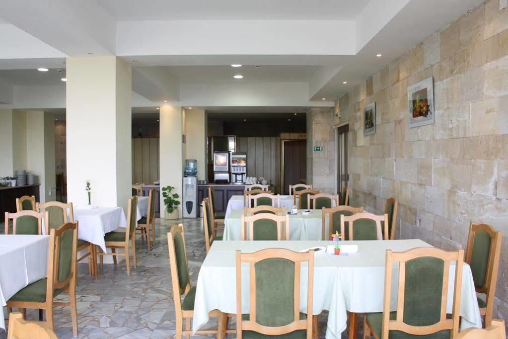 Bisser Hotel - Free Parking - Free Pool Access Balchik Bagian luar foto