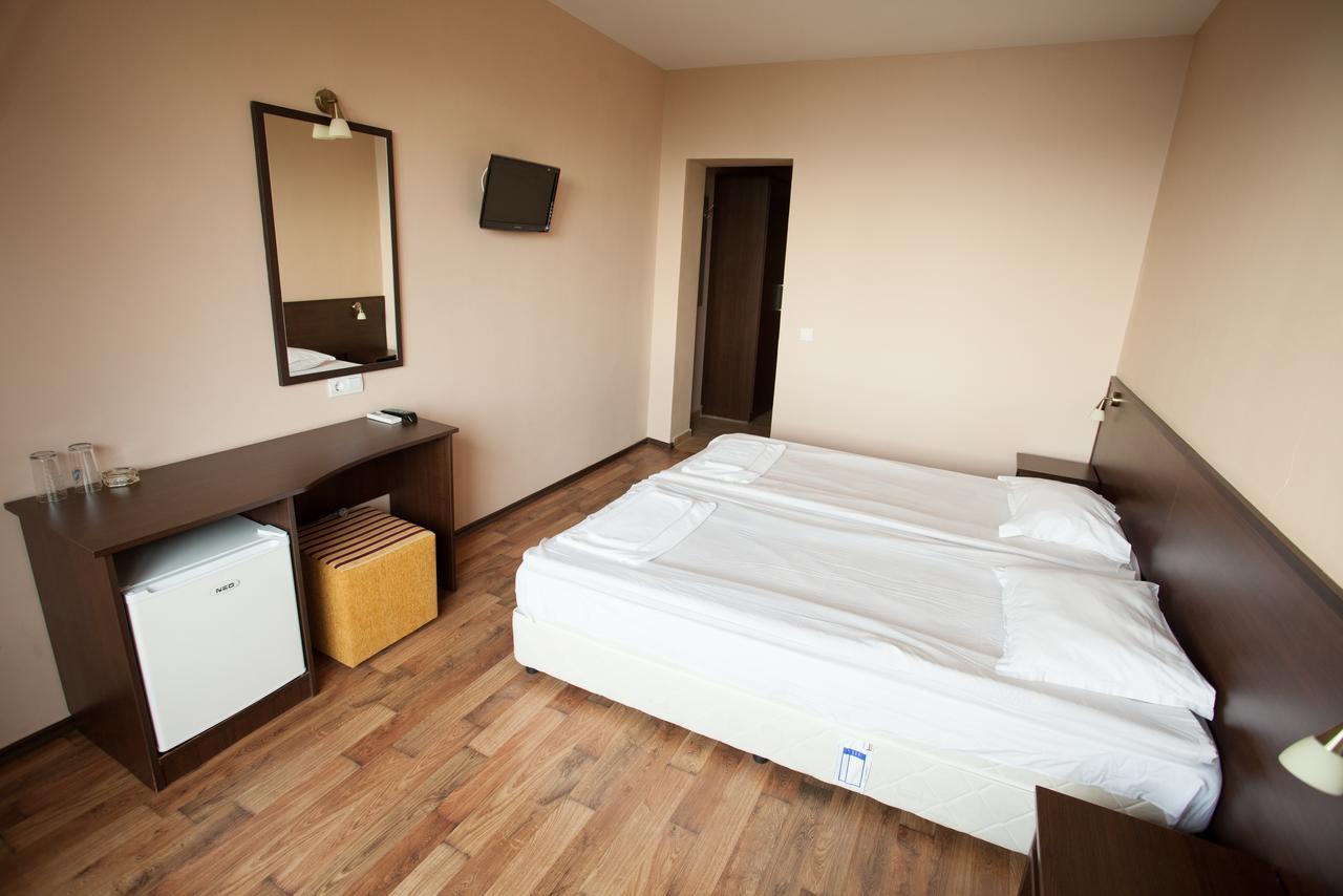 Bisser Hotel - Free Parking - Free Pool Access Balchik Bagian luar foto
